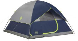 露营中使用的2人帐篷